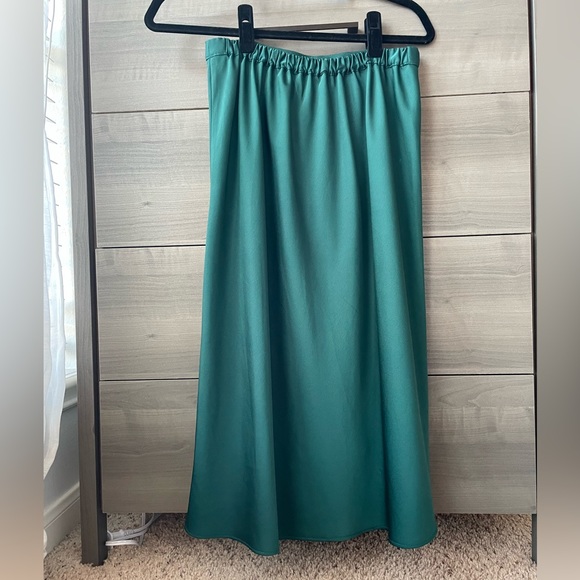 LIKE NEW J CREW midi skirt - Picture 2 of 4